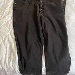 Super cute madewell jeans with a frayed hem, washed black color.